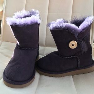 Toddler UGG Bailey Button Boot sz 9